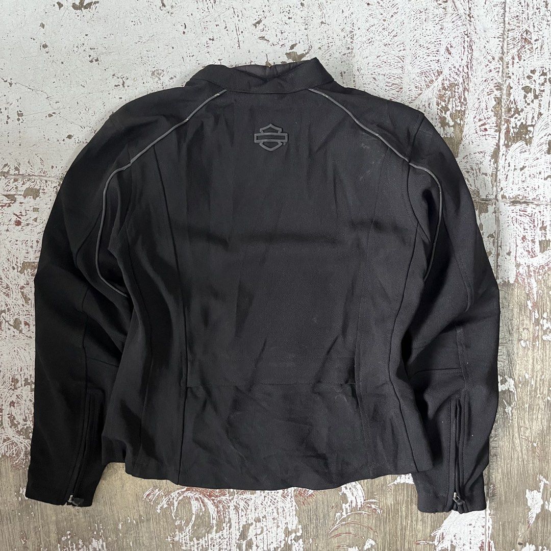 HARLEY FXGR RACING JACKET✨ (Category: Coats, Jackets and Outerwear) located in Iloilo. Submitted by anonymous_ph (Listing ID 1463626955, Image 2). Description: HARLEY FXGR RACING JACKET✨ MED SHOULDER-18 WIDTH P-P 21 L-23.5 HEM- 20 SLEEVE LENGTH FRM ARMPIT- 20.5 CR:9.5/10 EXCELLENT/ NO FLAW DM IF INTERESTED 📩 .