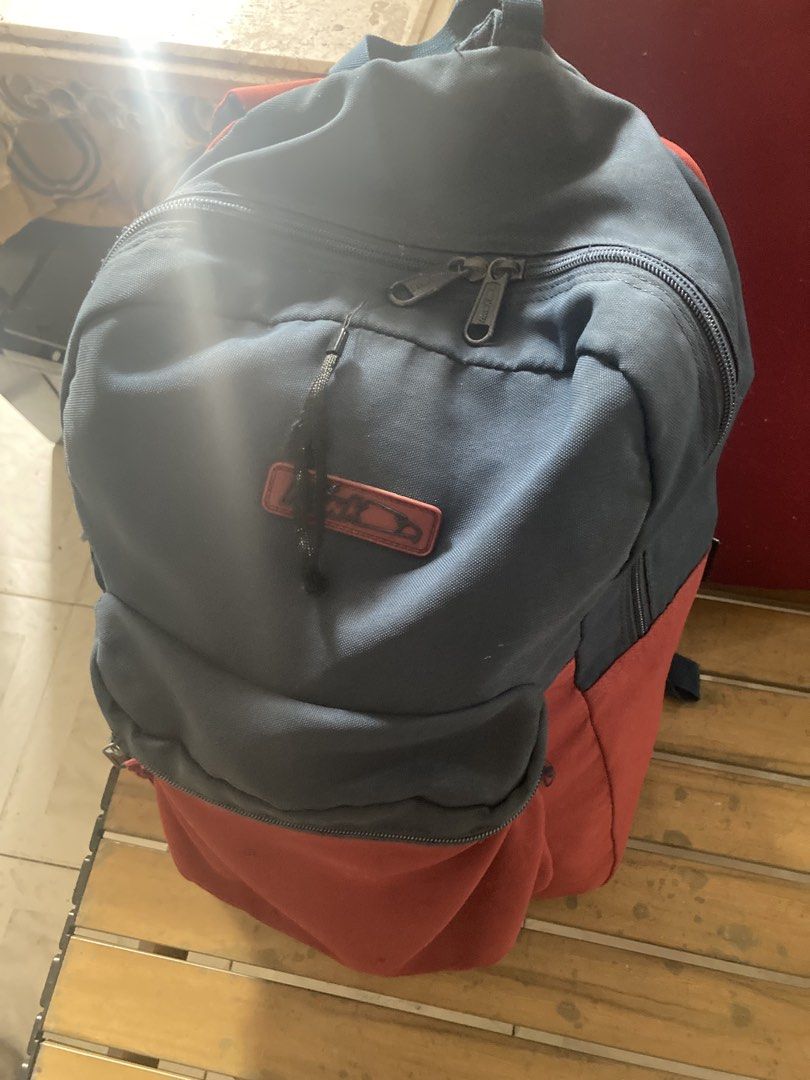 Hawk Bag original (Category: Backpacks) located in Bulacan. Submitted by alvin_serafin_santos_eusebio (Listing ID 1463598397, Image 1). Description: Hawk bag Navy blue and Navy red Pick up only or Lala move kayo po bahala sa lalamove fee if pick up Villia lorenzo pulilan bulacan highway only.