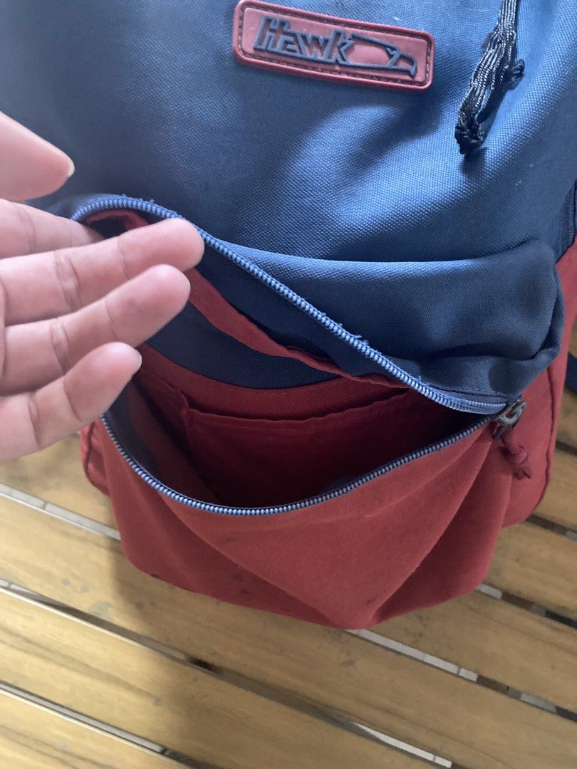 Hawk Bag original (Category: Backpacks) located in Bulacan. Submitted by alvin_serafin_santos_eusebio (Listing ID 1463598397, Image 3). Description: Hawk bag Navy blue and Navy red Pick up only or Lala move kayo po bahala sa lalamove fee if pick up Villia lorenzo pulilan bulacan highway only.