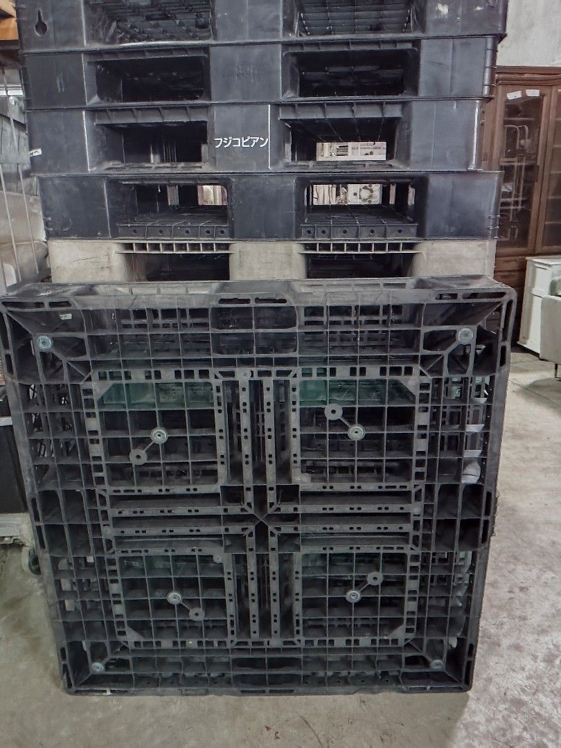 Heavy duty plsstic pallet (Category: Ladders & Steps) located in Paranaque City. Submitted by 4thestate.surplusan (Listing ID 1463670313, Image 1). Description: 12 pcs available @350 each.