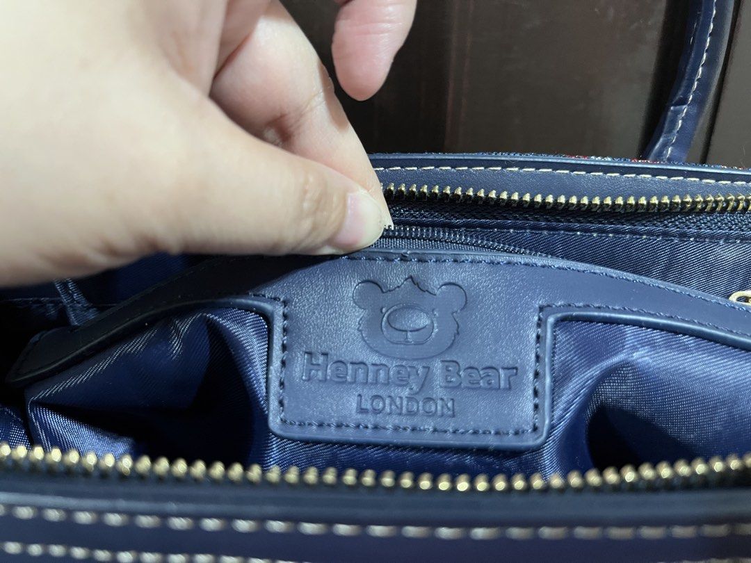 Henny Bear London bag (Category: Shoulder Bags) located in Taguig. Submitted by collectionsbykhrisna (Listing ID 1463597149, Image 3). Description: Once used Henny Beat London Bag Unique Tapestry Design No flaws.