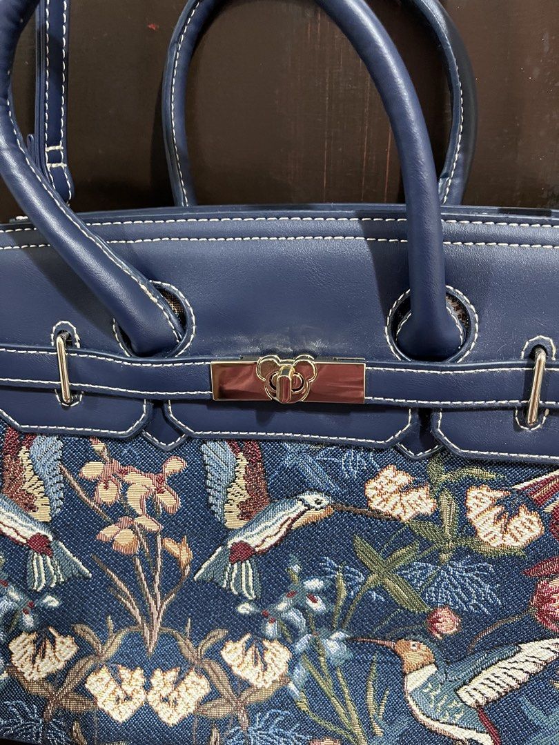 Henny Bear London bag (Category: Shoulder Bags) located in Taguig. Submitted by collectionsbykhrisna (Listing ID 1463597149, Image 2). Description: Once used Henny Beat London Bag Unique Tapestry Design No flaws.