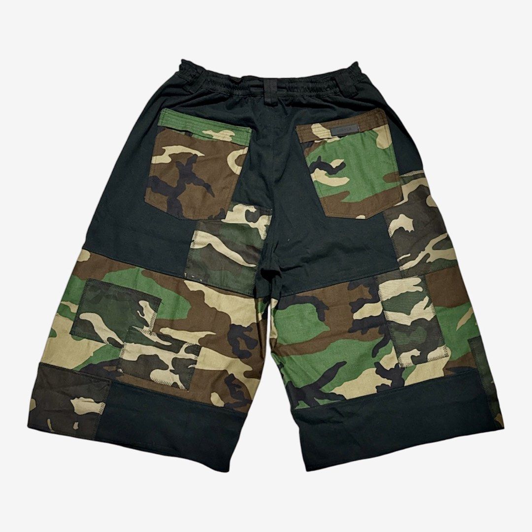 "HINTERLAND" TERRA CAMO SHORTS (Category: Activewear) located in Pasig City. Submitted by czrljsh (Listing ID 1463691921, Image 3). Description: "HINTERLAND" TERRA CAMO SHORTS SIZE: LARGE W: 29-38 L: 30 BNEW.