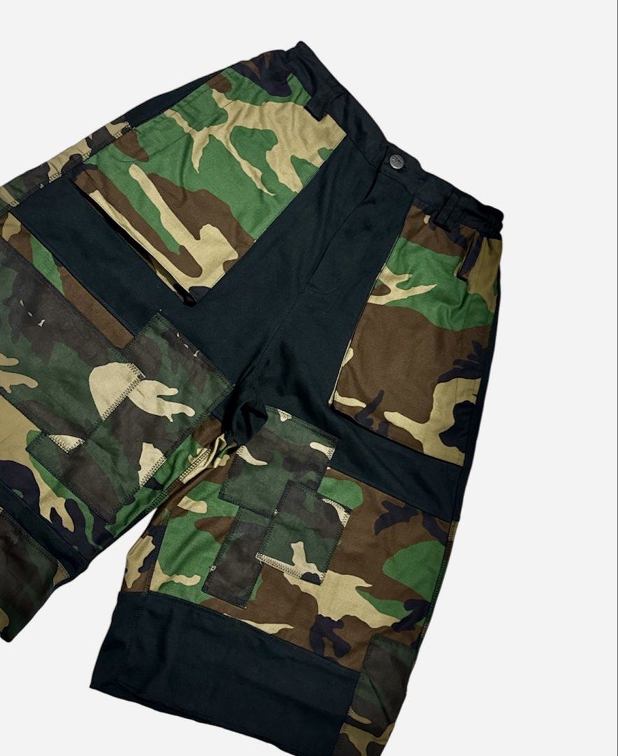 "HINTERLAND" TERRA CAMO SHORTS (Category: Activewear) located in Pasig City. Submitted by czrljsh (Listing ID 1463691921, Image 2). Description: "HINTERLAND" TERRA CAMO SHORTS SIZE: LARGE W: 29-38 L: 30 BNEW.