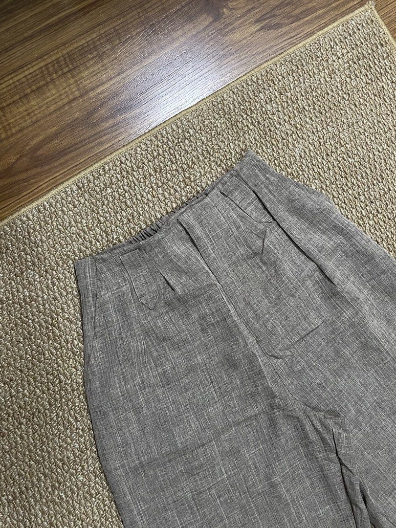 HipGoddess Esther Trousers - XS (Category: Jeans) located in Pasig City. Submitted by miafml-closet-cleanout (Listing ID 1463580213, Image 2). Description: posted price is fixed! will not respond to hagglers. get a discount when you get 5+ items! 💵 mop: gcash / bdo / maribank / unionbank 🛵 courier: any. this is arranged & paid by the buyer. all items are left at the lobby for pick up. 🙅🏻‍♀️ no requested worn photos ❌ no meet-ups.