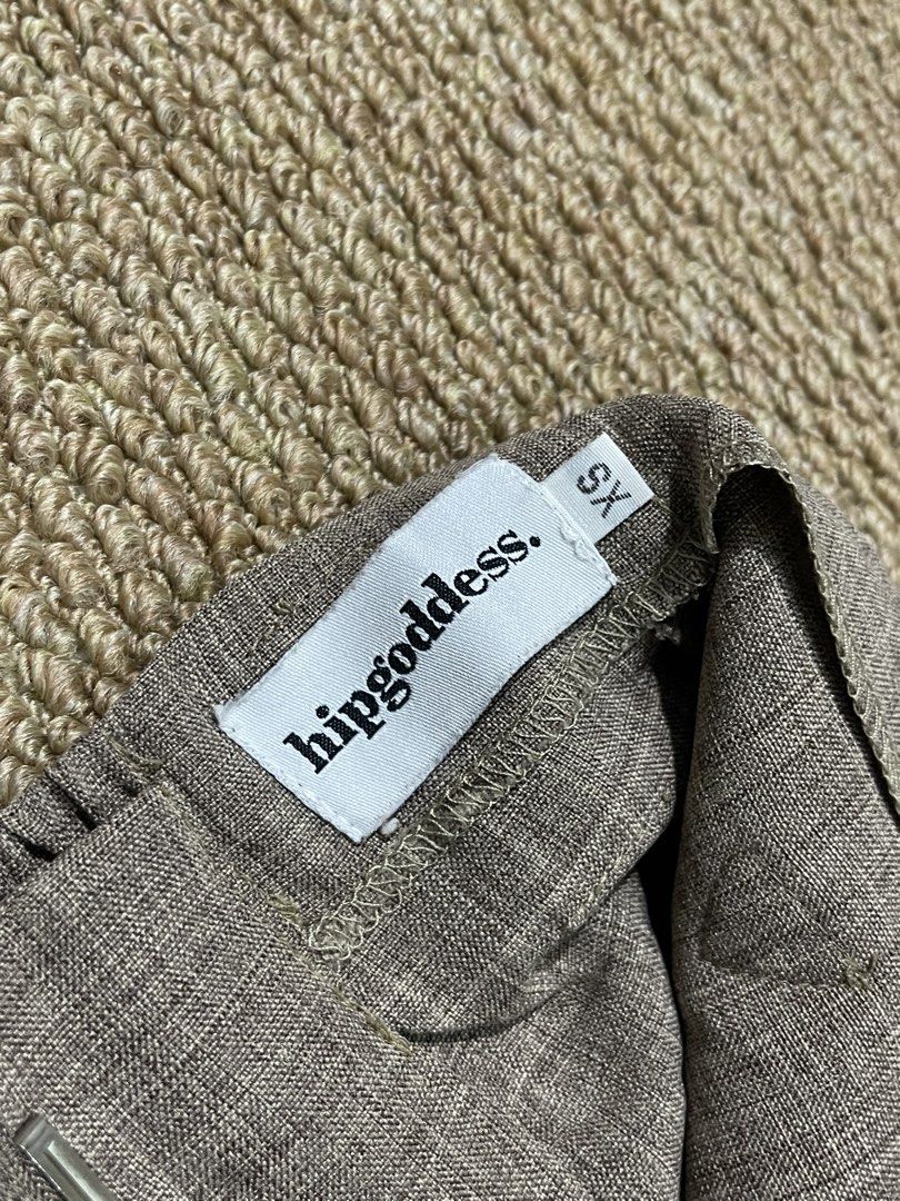 HipGoddess Esther Trousers - XS (Category: Jeans) located in Pasig City. Submitted by miafml-closet-cleanout (Listing ID 1463580213, Image 3). Description: posted price is fixed! will not respond to hagglers. get a discount when you get 5+ items! 💵 mop: gcash / bdo / maribank / unionbank 🛵 courier: any. this is arranged & paid by the buyer. all items are left at the lobby for pick up. 🙅🏻‍♀️ no requested worn photos ❌ no meet-ups.