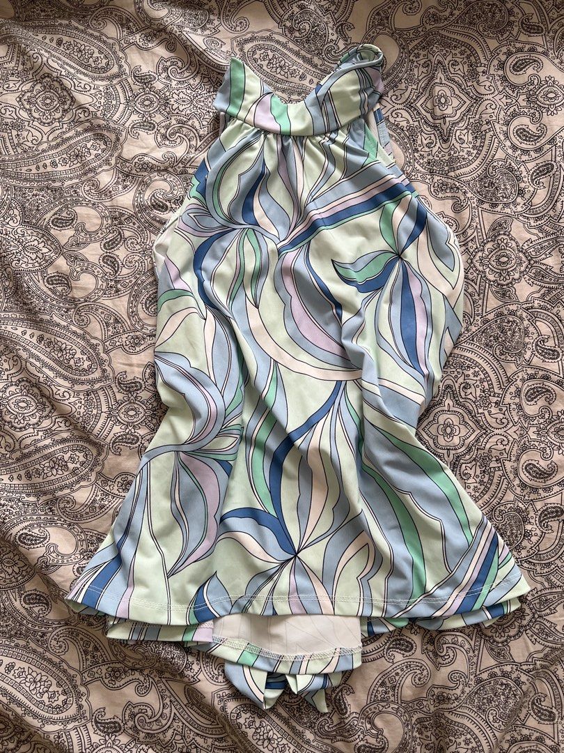 H&M Abstract Print Halter Neck Top (Category: Dresses) located in Muntinlupa City. Submitted by sweetlovinnnnn (Listing ID 1463612862, Image 1). Description: Cute halter neck top, abstract print, light & flowy. Ties at back. Perfect for casual days or beach cover-up. Size S..