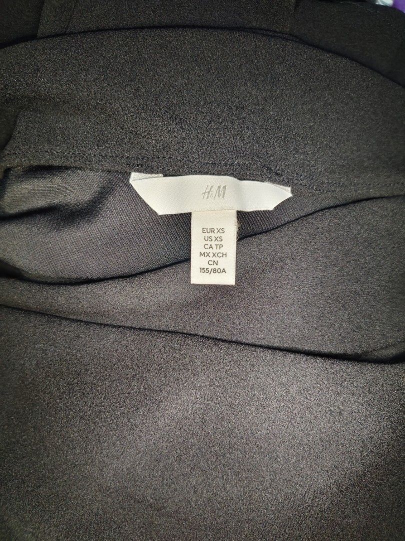 H&M Black Off-Shoulder Dress (Category: Dresses) located in General Mariano Alvarez. Submitted by byzerra (Listing ID 1463654726, Image 3). Description: • Brand: H&M • Size: XS-S • Color: Black • Used once only.
