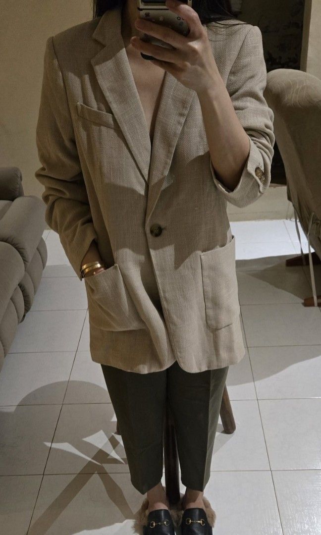 H&M Blazer Size Small (Category: Coats, Jackets and Outerwear) located in Manila. Submitted by silentphoenix.799537 (Listing ID 1457444519, Image 1). Description: size small color oat chest- 20 inches length-29 inches.