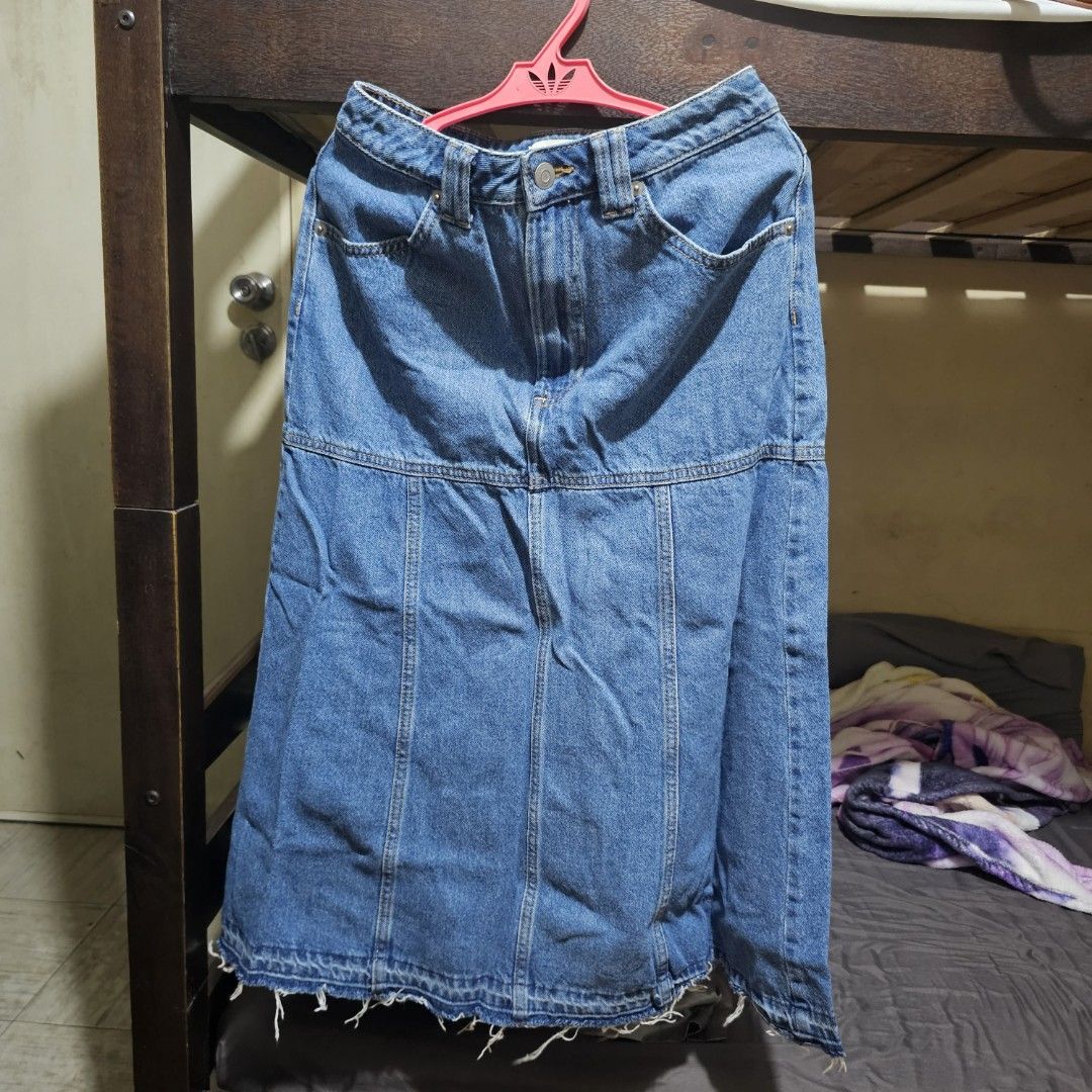 H&M Denim Skirt (Category: Skirts) located in Atimonan. Submitted by sneakerkid (Listing ID 1463589244, Image 1). Description: .