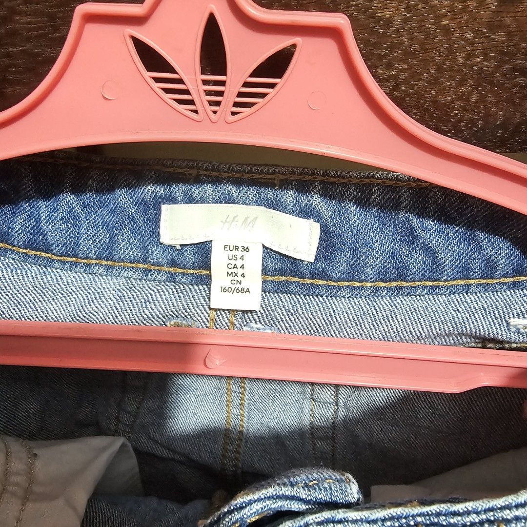 H&M Denim Skirt (Category: Skirts) located in Atimonan. Submitted by sneakerkid (Listing ID 1463589244, Image 2). Description: .