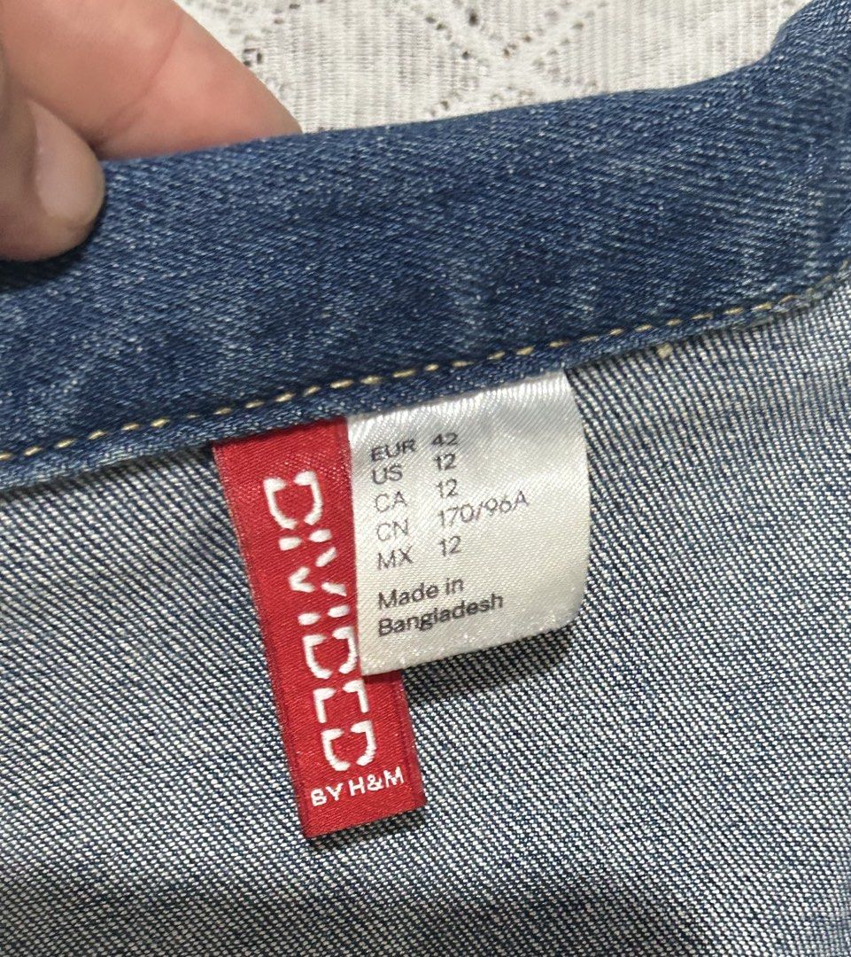 H&M Divided Blue Denim Vest Jacket Size 12 (Category: Coats, Jackets and Outerwear) located in Plaridel. Submitted by ilovebubu28 (Listing ID 1463627569, Image 2). Description: - H&M Divided blue denim vest - Button-up front - Two chest pockets - Ideal for layering - Made in Bangladesh - Size: 12 (EUR 42, US 12, CA 12, MX 12).