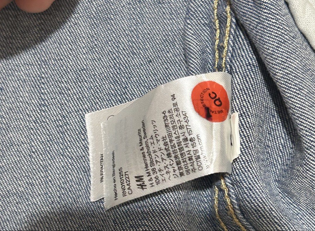 H&M Divided Blue Denim Vest Jacket Size 12 (Category: Coats, Jackets and Outerwear) located in Plaridel. Submitted by ilovebubu28 (Listing ID 1463627569, Image 3). Description: - H&M Divided blue denim vest - Button-up front - Two chest pockets - Ideal for layering - Made in Bangladesh - Size: 12 (EUR 42, US 12, CA 12, MX 12).