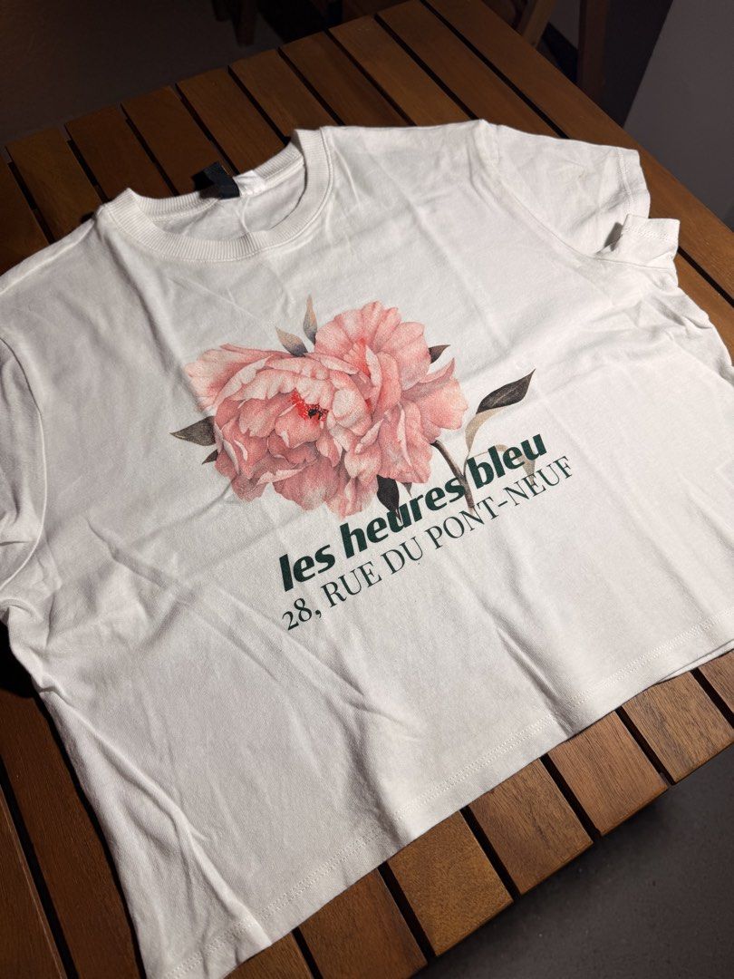 H&M Divided Graphic T-Shirts Bundle (4 pcs) (Category: Shirts) located in Tuguegarao City. Submitted by joysmithznjo (Listing ID 1463558842, Image 2). Description: - Fixed price, 280 pesos if each - Bundle of 4 H&M Divided graphic t-shirts - 1 Medium 3 Large - Designs include: 'New York U.S.A.', 'Lombardia Sports Club', pink floral, and plain coral pink - Ideal for casual and everyday wear.