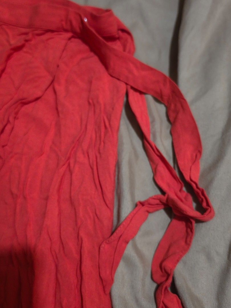 H&M Divided Red Wrap Skirt (Category: Skirts) located in Malabon City. Submitted by lpzangie (Listing ID 1463691053, Image 2). Description: - H&M Divided Red Wrap Skirt - Material: 100% Viscose - Features adjustable tie straps for a custom fit - Versatile: Great for casual wear - Easy to style.