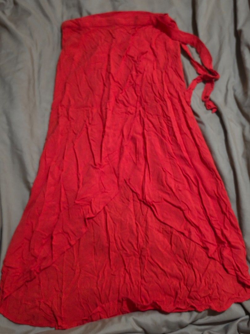 H&M Divided Red Wrap Skirt (Category: Skirts) located in Malabon City. Submitted by lpzangie (Listing ID 1463691053, Image 1). Description: - H&M Divided Red Wrap Skirt - Material: 100% Viscose - Features adjustable tie straps for a custom fit - Versatile: Great for casual wear - Easy to style.