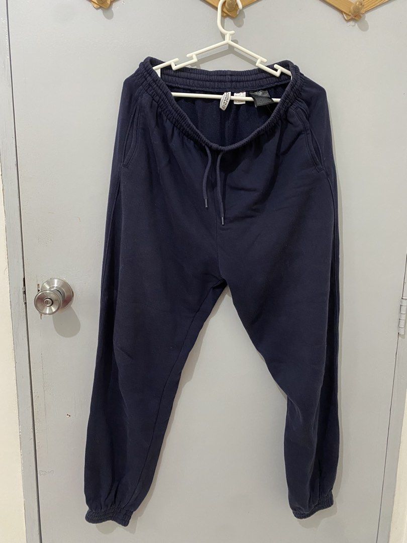 H&M DIVIDED SWEATPANTS (Category: Other Bottoms) located in Caloocan City. Submitted by lovesteinn (Listing ID 1463588918, Image 1). Description: .