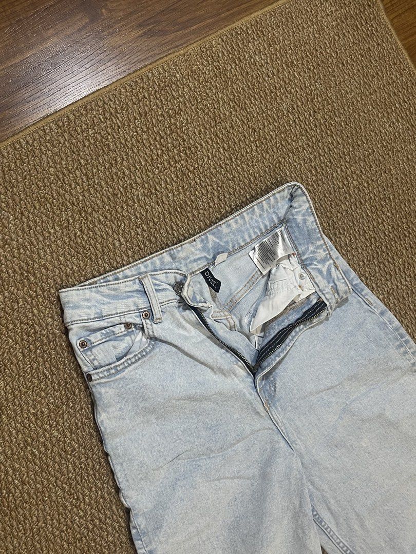 H&M Lightwash Denim Jeans - EUR 34 (Category: Jeans) located in Pasig City. Submitted by miafml-closet-cleanout (Listing ID 1463653608, Image 2). Description: - defect: bleach stains (see pics) posted price is fixed! will not respond to hagglers. get a discount when you get 5+ items! 💵 mop: gcash / bdo / maribank / unionbank 🛵 courier: any. this is arranged & paid by the buyer. all items are left at the lobby for pick up. 🙅🏻‍♀️ no requested w