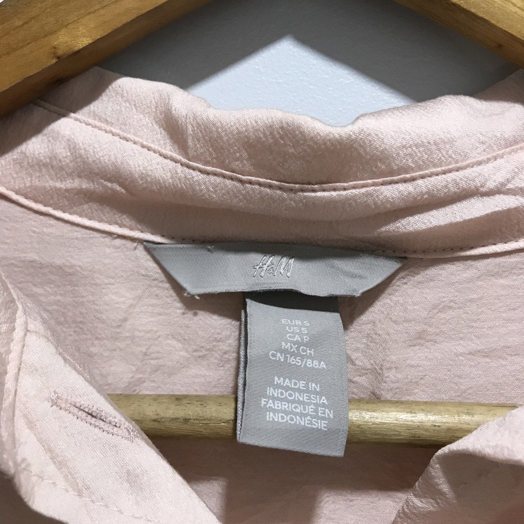 H&M Peach Button Down Longsleeve Polo (Category: Longsleeves) located in Cavite. Submitted by tanya.valentin (Listing ID 1463715280, Image 3). Description: -21x29.
