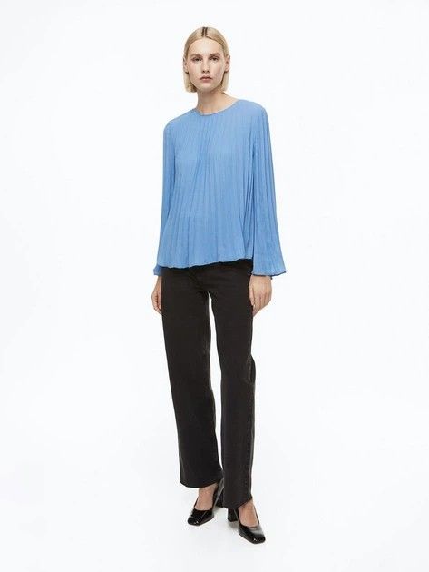 H&M PLEATED BASIC BLOUSE (Category: Blouses) located in Sepang. Submitted by twolips.wardrobe (Listing ID 1463655863, Image 3). Description: FREE POSTAGE SEMENANJUNG ✔️ SS POSTAGE + RM15 ❤️❤️❤️❤️❤️❤️❤️❤️ PLEASE BACA SEBELUM BELI: ❤️ ADA 7 OWNER BAJU DALAM NI. 2 admin ❤️ BAJU DARI PELBAGAI SOURCES (ada new item/ warehouse sale/ custom/preloved / yang tak berkenan beli kat seller lain pun akan diletgo semula di sini, etc) ❤️ TAK SESUAI UNTUK FUSSY 