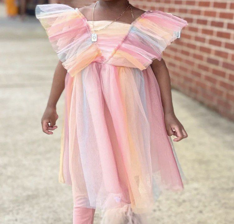 H&M Pleated Tulle Dress (Category: Babies & Kids Fashion) located in General Santos City (Dadiangas). Submitted by amorhesthrift (Listing ID 1463699930, Image 1). Description: H&M Pleated Tulle Dress New Condition Size- 4-5Y.