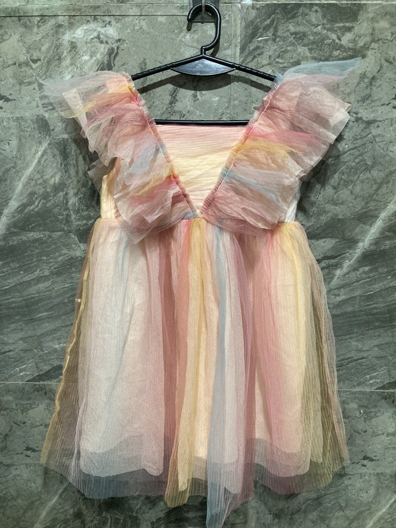 H&M Pleated Tulle Dress (Category: Babies & Kids Fashion) located in General Santos City (Dadiangas). Submitted by amorhesthrift (Listing ID 1463699930, Image 2). Description: H&M Pleated Tulle Dress New Condition Size- 4-5Y.