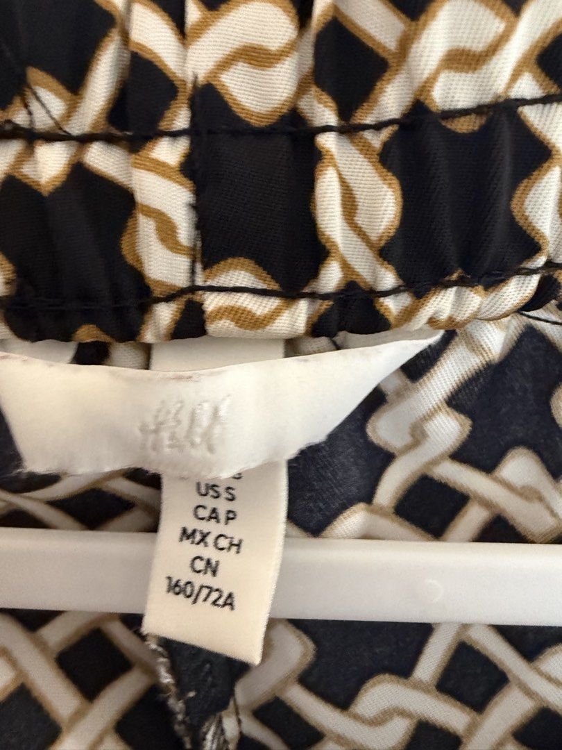 H&m printed pants (Category: Other Bottoms) located in Quezon City. Submitted by destashingmycloset (Listing ID 1463691651, Image 2). Description: .