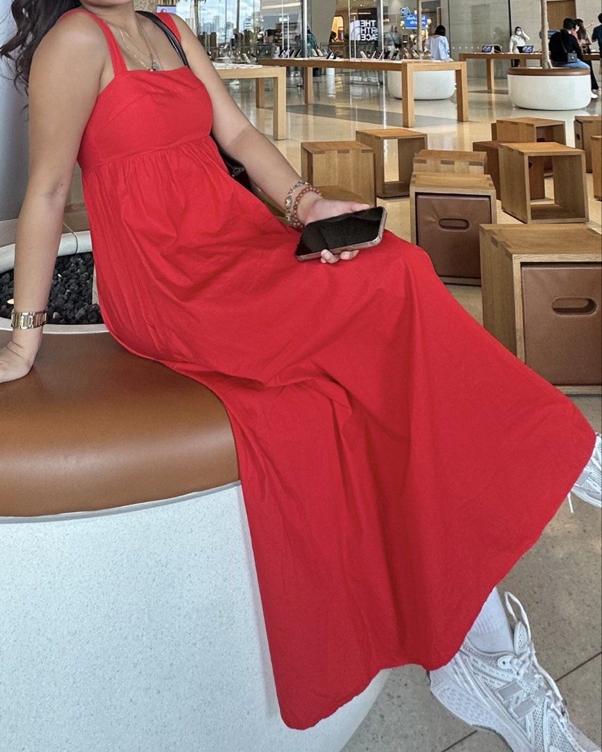 H&M red maxi dress (Category: Dresses) located in Manila. Submitted by whereubeeeeeen11 (Listing ID 1463602495, Image 1). Description: - fits xs-s frames - last price.