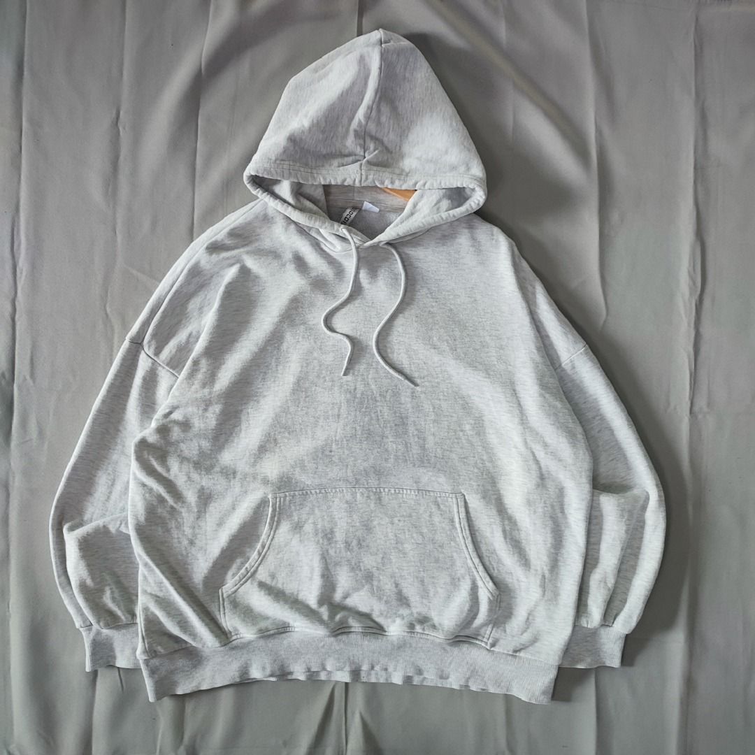 H&M Relaxed Fit Hoodie (Category: Hoodies) located in Naic. Submitted by dreamhighofficial (Listing ID 1463604038, Image 2). Description: 👕 H&M Relaxed Fit Hoodie ✨ Condition: 9/10 — Excellent, no flaws 📏 Measurements: 28" Width | 26" Length 💸 Price: ₱300 + Shipping Fee 🚚 Mode of Delivery: J&T (Shipping starts ₱60–₱200 depending on location, quantity & weight) 💰 Payment Method: GCash Only 📍 Location: Brgy. Malainen Bago, Naic, Cavite 🌍 Shi