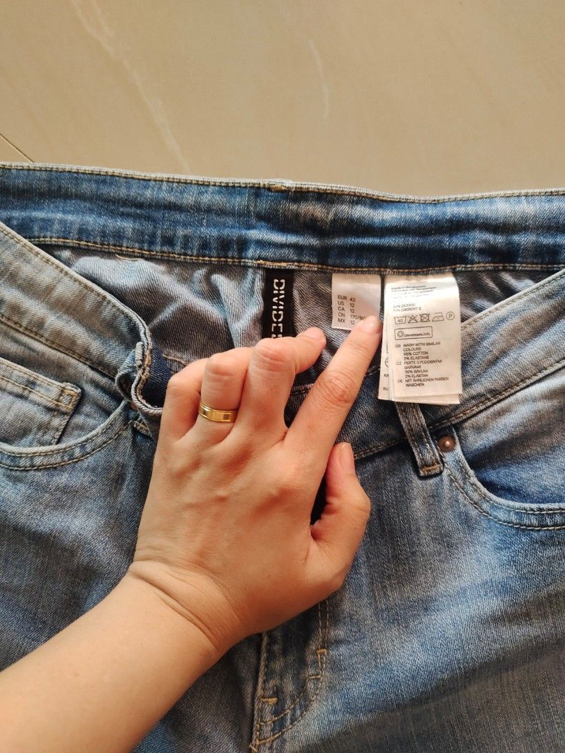H&M skinny jeans (Category: Jeans) located in Aliaga. Submitted by kmapparel (Listing ID 1463634515, Image 2). Description: .