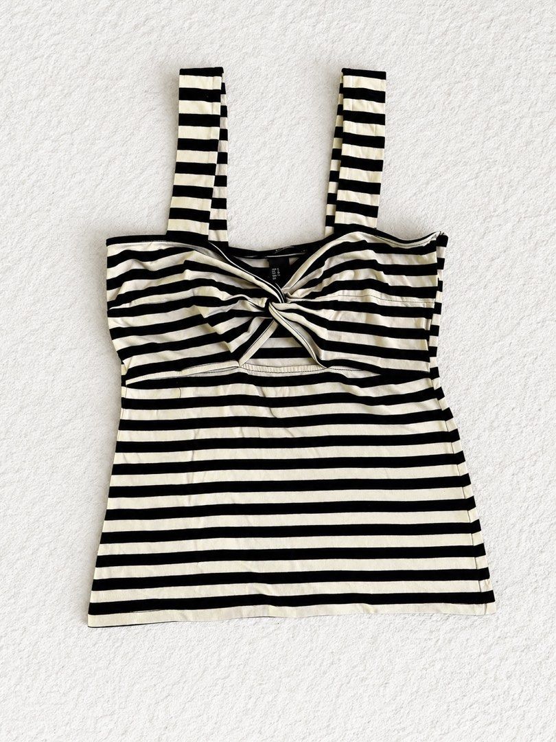 H&M sleeveless (Category: Sleeveless) located in Makati City. Submitted by stylehub.mnl (Listing ID 1463577588, Image 1). Description: No flaws Original H&M Color is 9/10.