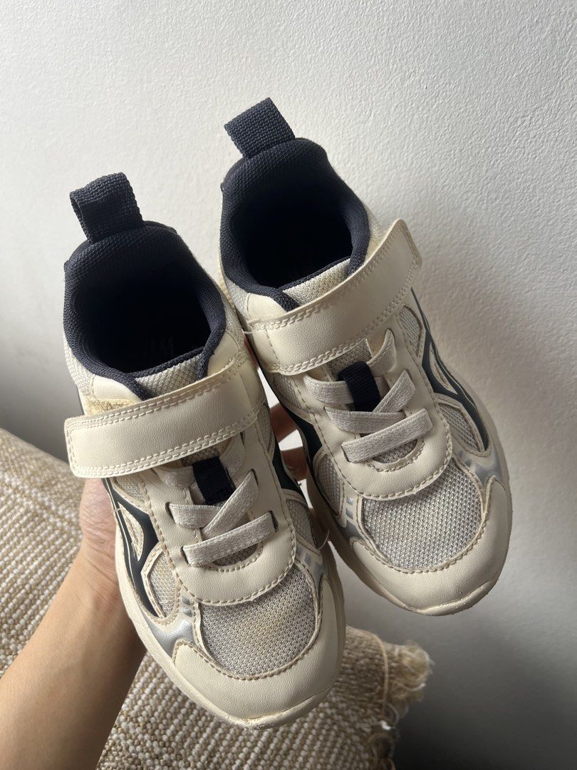H&M sneakers (17.5CM) (Category: Babies & Kids Fashion) located in Quezon City. Submitted by samirosie0329 (Listing ID 1463629992, Image 2). Description: .