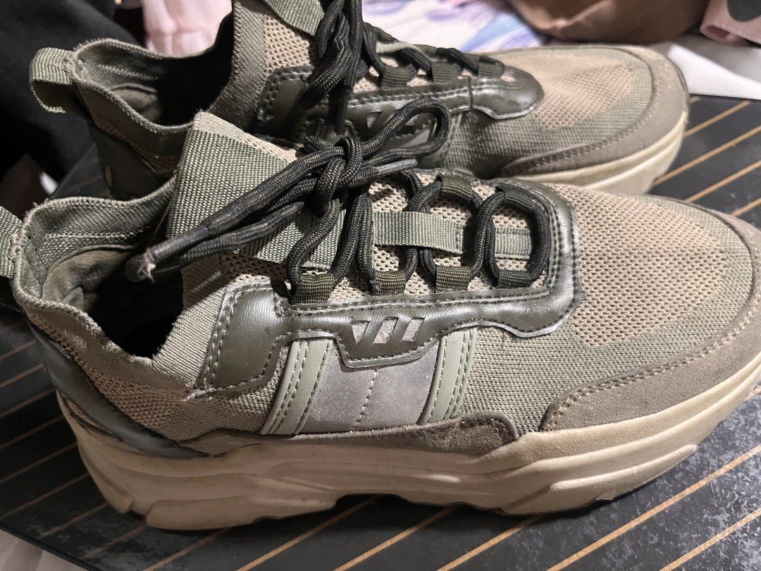 H&M Sneakers (Category: Sneakers) located in Manila. Submitted by athena_05 (Listing ID 1463604891, Image 3). Description: H&M Chunky Trainer / Athletic Sneaker. Dark Khaki and green vegan suede MOP: Gcash/BPI/Maya Shipping via lalamove or grab shouldered by buyer.