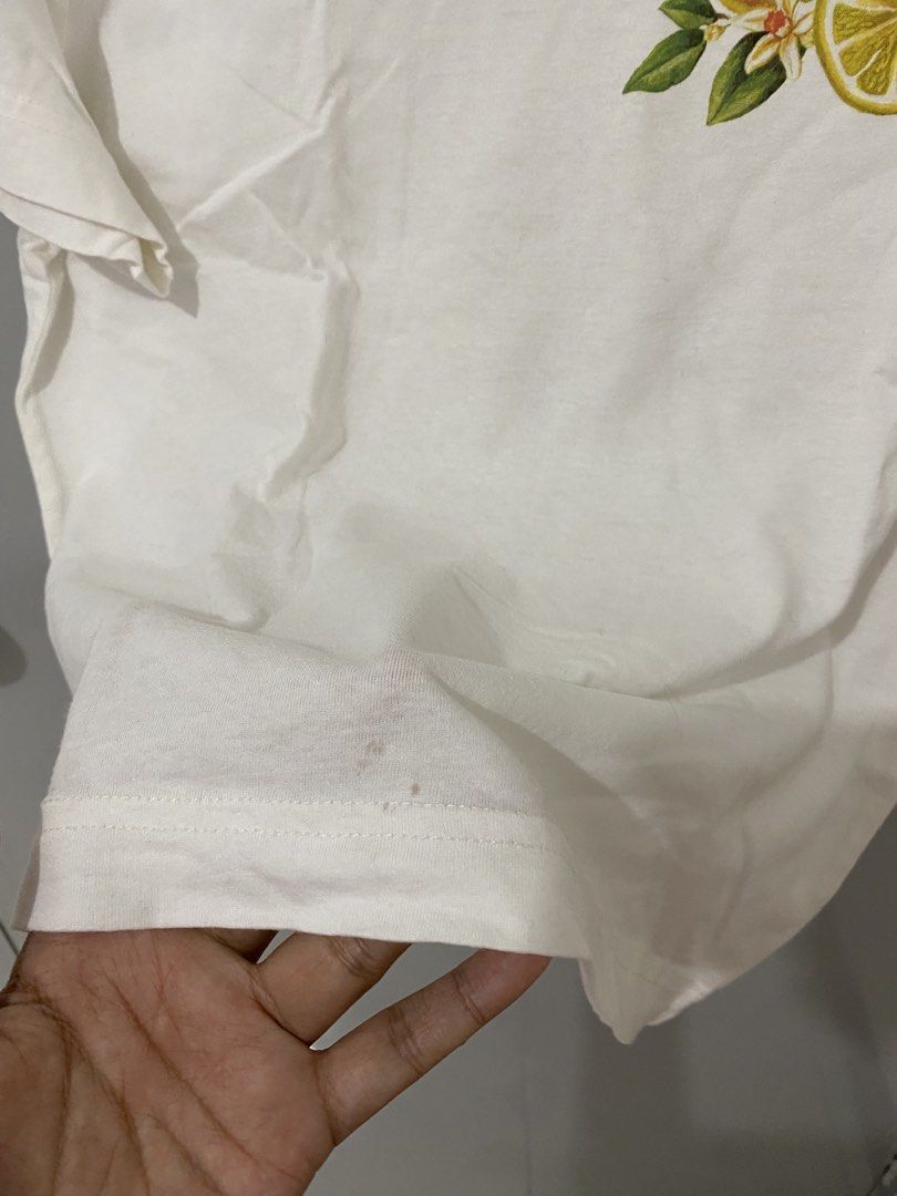 H&M WHITE TOP (Category: Shirts) located in Caloocan City. Submitted by lovesteinn (Listing ID 1463590601, Image 2). Description: .