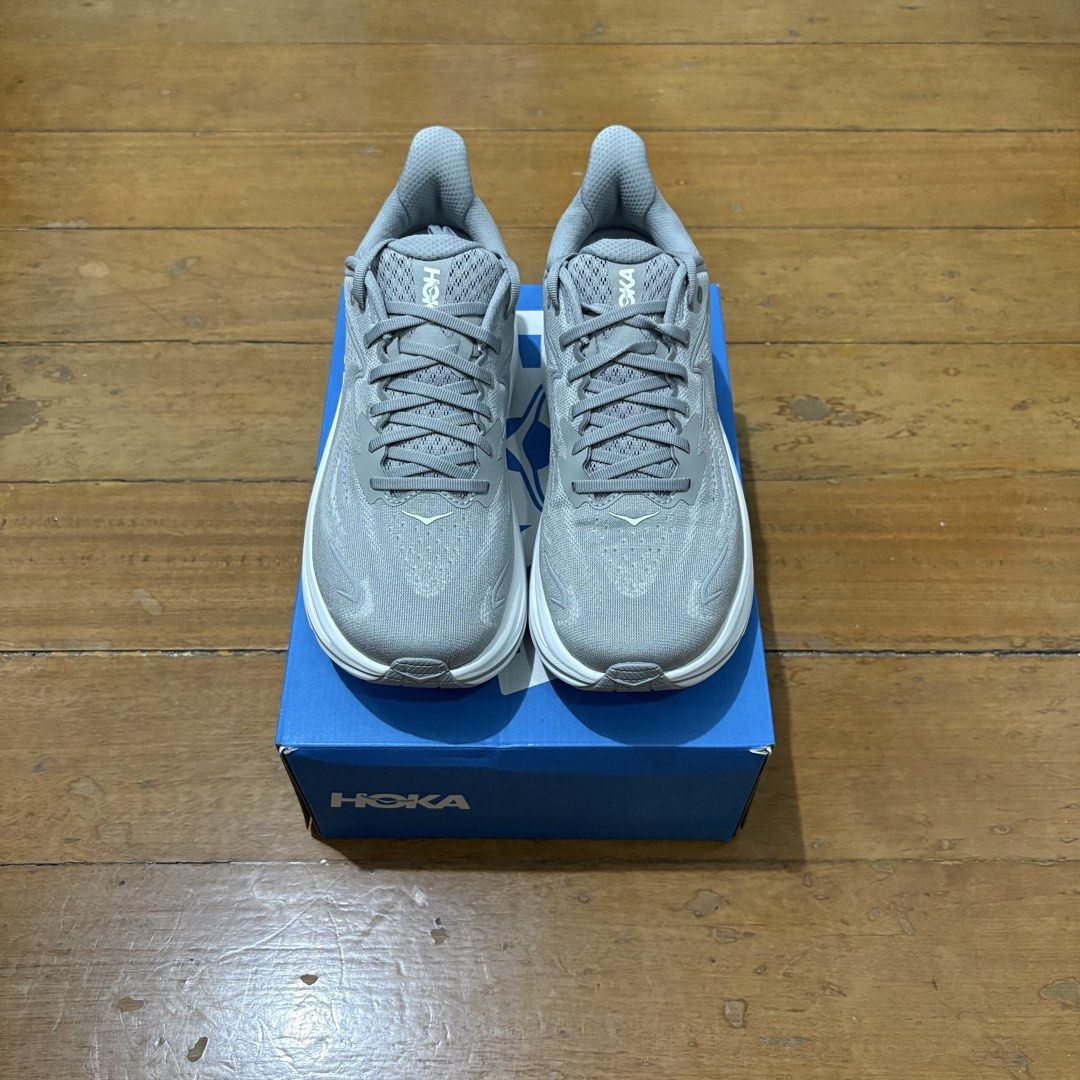 Hoka Clifton 10 Grey (Category: Sneakers) located in Paranaque City. Submitted by silvaboi (Listing ID 1463700651, Image 2). Description: Hoka Clifton 10 Grey Size: 9.5 Condition: brand new RFS: extra 📍Parañaque.