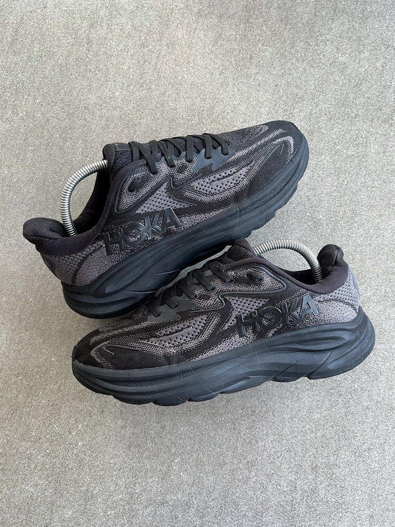 HOKA CLIFTON 10 TRIPLE BLACK (Category: Casual Shoes) located in Butuan. Submitted by jacobfrost (Listing ID 1463708099, Image 2). Description: HOKA CLIFTON 10 TRIPLE BLACK 7.5 US MENS 40.5 EUR 25.5 CM EXCELLENT CONDITION MINOR SIGN OF USAGE/FIXED SOCKLINE ₱1,500 🏷️.