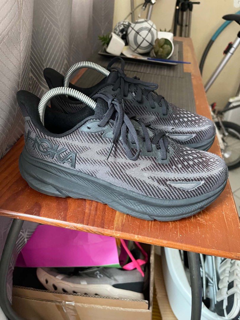 Hoka Clifton 9 (Category: Sneakers) located in Las Pinas. Submitted by deepsouthe (Listing ID 1463609852, Image 2). Description: Hoka Clifton 9 M8B, 6.5uk, 40eu, 25cm Moderately used, VG condition No issues Php2,500 free shipping Las Pinas area.