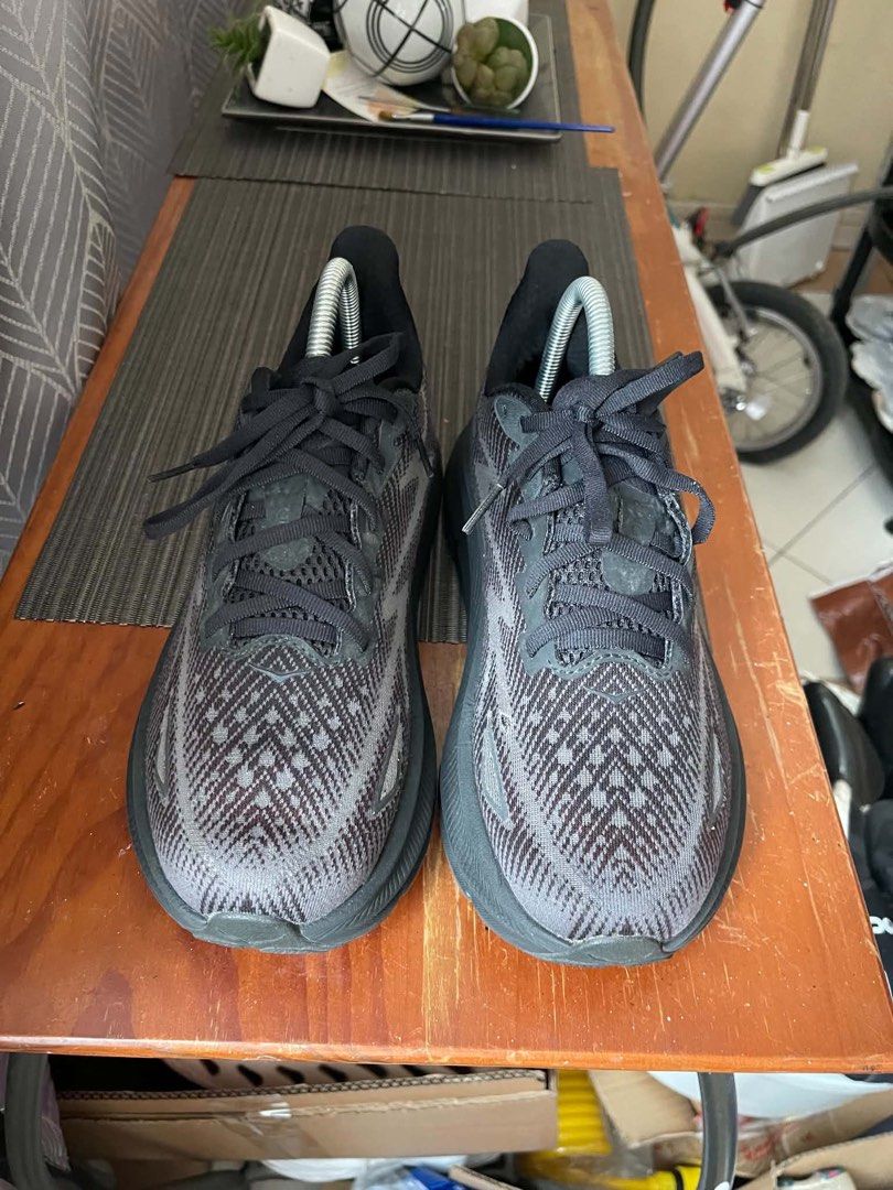 Hoka Clifton 9 (Category: Sneakers) located in Las Pinas. Submitted by deepsouthe (Listing ID 1463609852, Image 3). Description: Hoka Clifton 9 M8B, 6.5uk, 40eu, 25cm Moderately used, VG condition No issues Php2,500 free shipping Las Pinas area.