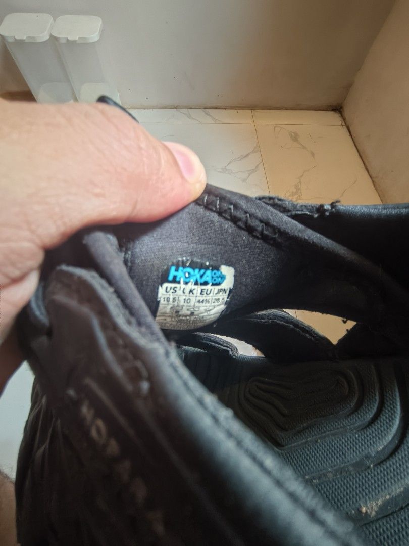 Hoka Hopara Black Sandals (Category: Slippers & Slides) located in San Juan City. Submitted by japesman (Listing ID 1463716634, Image 2). Description: For sale Hoka Hopara Sz 10.5 US M Selling for 1.6k Check photos for minor issue Taguig, Pateros Loc RFS: decluttering, di na nagagamit.
