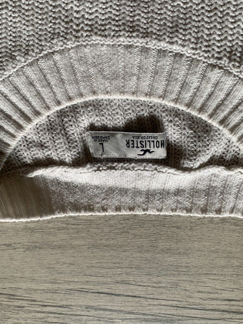 Hollister (Category: Activewear) located in Manila. Submitted by sgthriftmanila2.0 (Listing ID 1463658212, Image 3). Description: .
