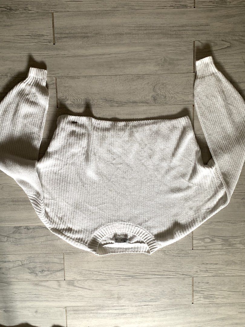 Hollister (Category: Activewear) located in Manila. Submitted by sgthriftmanila2.0 (Listing ID 1463658212, Image 2). Description: .