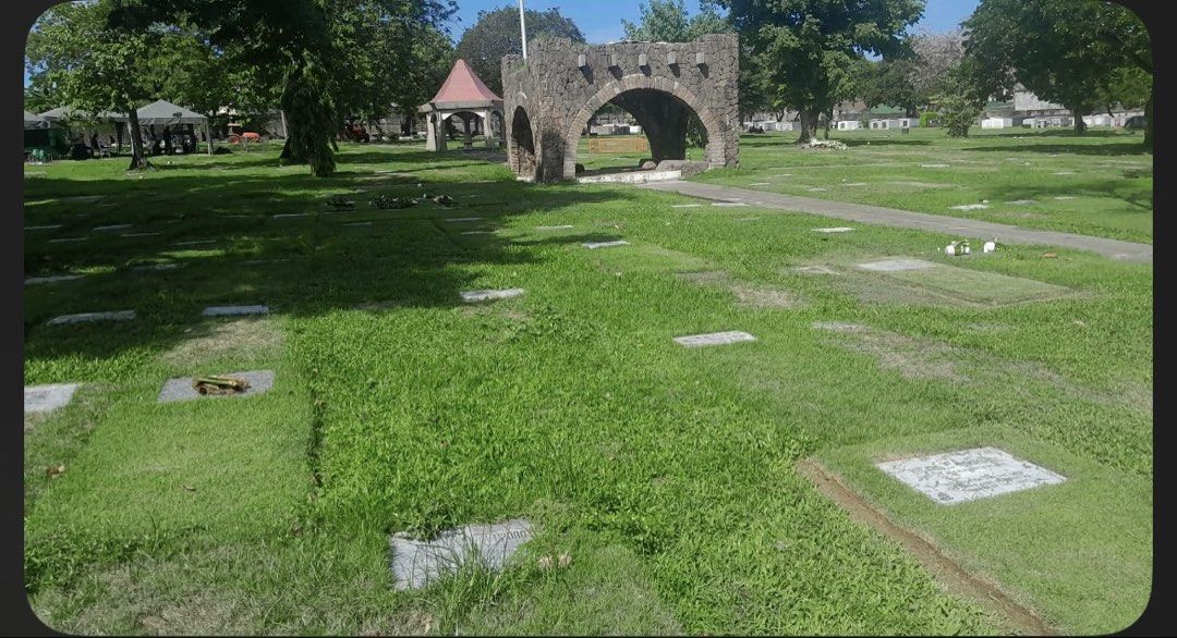 Holy Cross Manila Memorial Park (Category: Memorial Lot) located in Manila. Submitted by nhycxnixx (Listing ID 1463703372, Image 2). Description: Clean title / Ready for transfer Hindi binabaha 3 niche lang then kalsada Regular lawn lot Up to 2 bodies magkapatong ang pede na ilagay ( Price still negotiable).