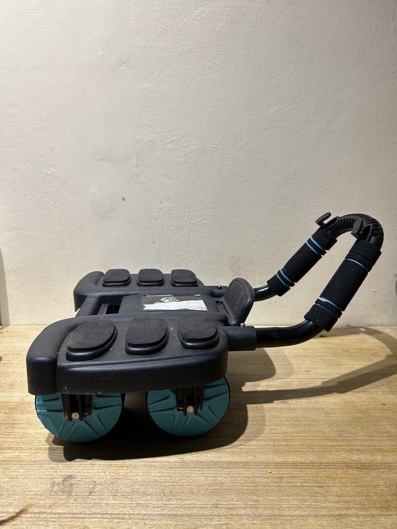 HOME WORKOUT EQUIPMENTS (Category: Health Monitors & Weighing Scales) located in Manila. Submitted by althea.escalante (Listing ID 1463711227, Image 2). Description: For take all 1,000 RFS: isang beses lang ginamit na feeling kayang mag commit mag workout😂 Nakatambak lang here kain ng space need to declutter na to give more space sa home namin Lilinisin namin before i ship😊 📍Manila.