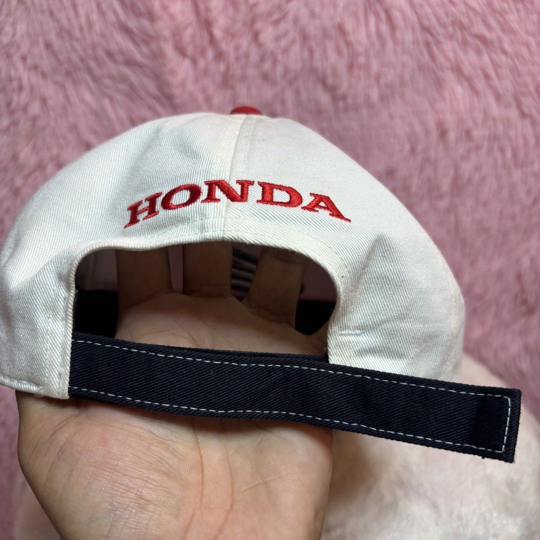 Honda racing (Category: Caps & Hats) located in Banga. Submitted by akosiloco (Listing ID 1463686177, Image 3). Description: Honda racing good as new Plus sf.