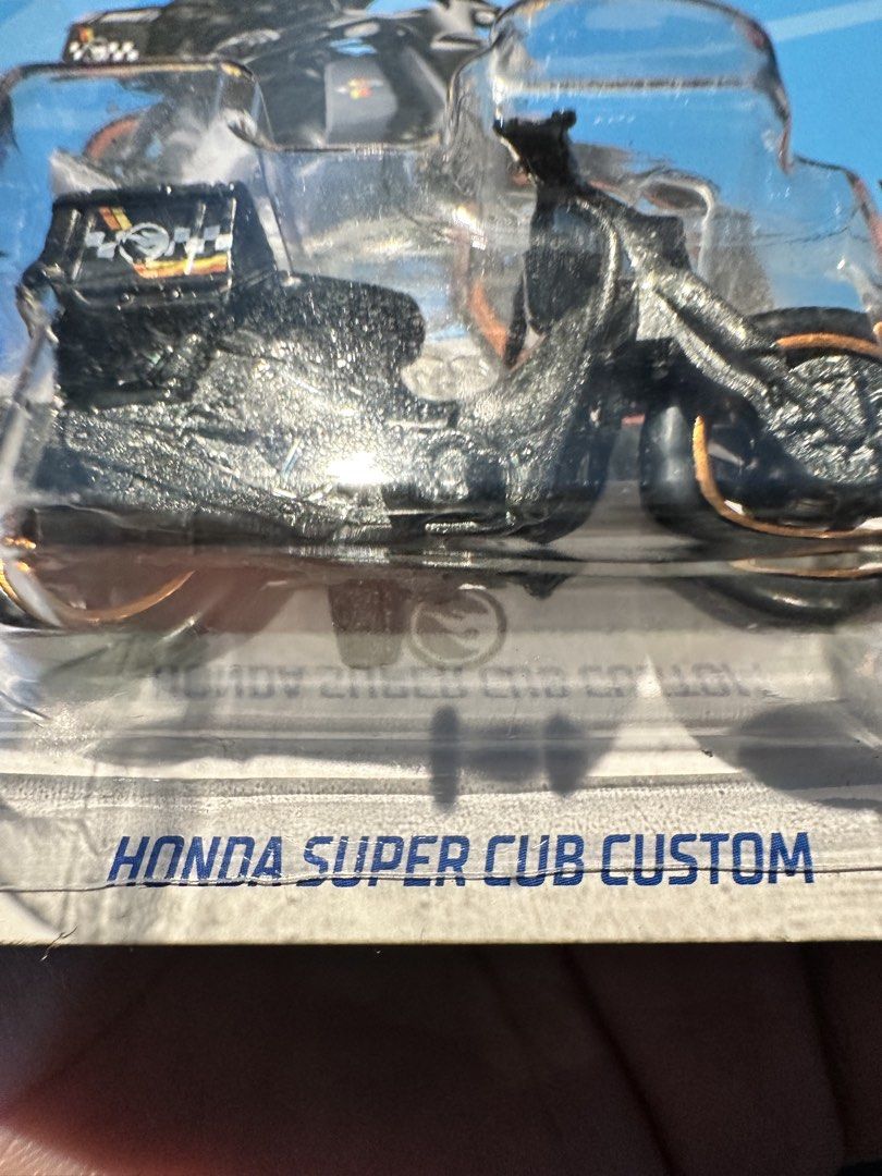 Honda Super Cub Custom RTH (Category: Vehicle & Diecast Models) located in Valenzuela. Submitted by mclovin.0819 (Listing ID 1463715698, Image 2). Description: Hot Wheels - Rare Treasure Hunt.