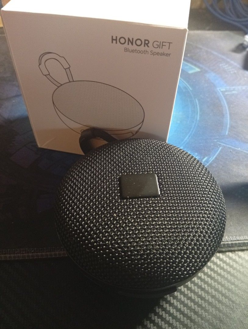 HONOR Bluetooth Speaker (Category: Soundbars, Speakers & Amplifiers) located in Paranaque City. Submitted by menard30411 (Listing ID 1463740144, Image 2). Description: - Portable HONOR Bluetooth Speaker - Compact and round design - Handy loop for easy carrying - Great for music on the go - Wireless connectivity - Simple controls on the front - Comes in original packaging.