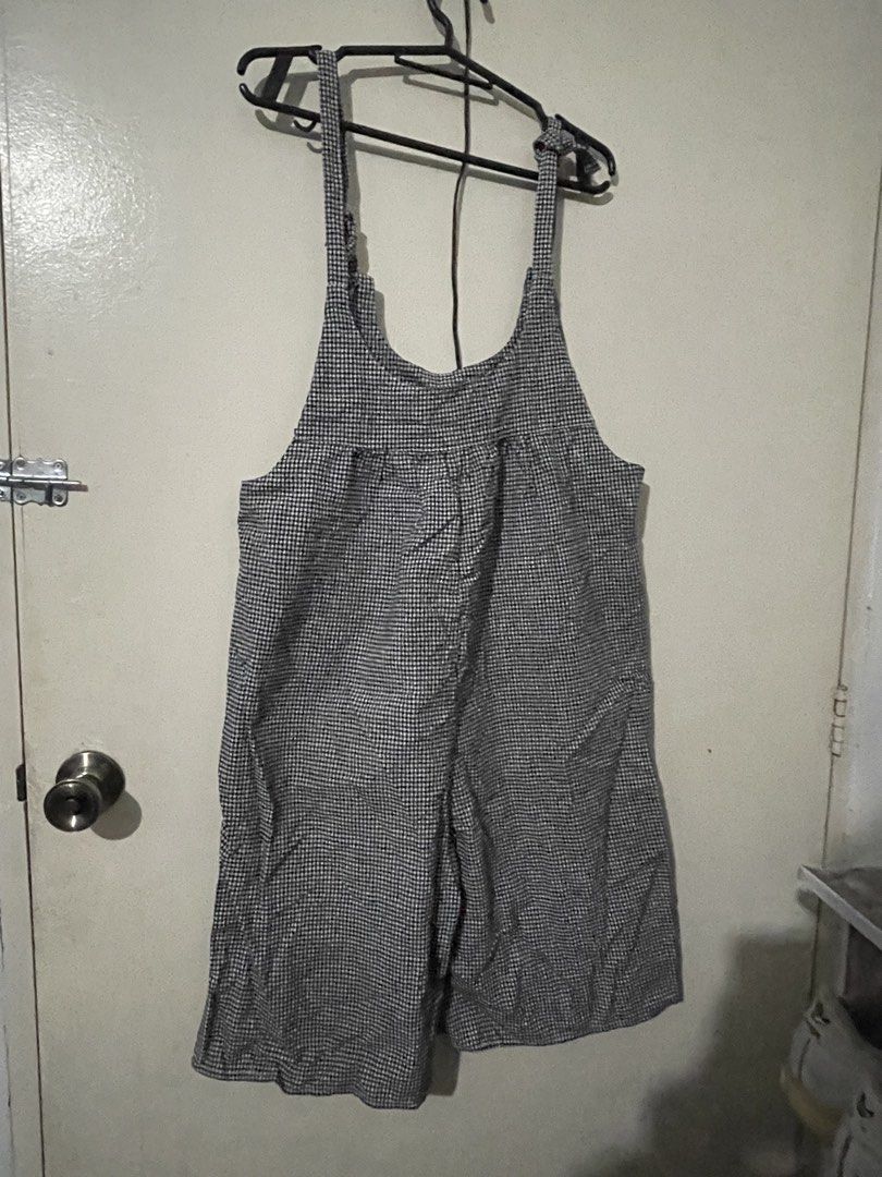 Houndstooth Overall Shorts - Size M (Category: Rompers) located in Manila. Submitted by nhatzgold (Listing ID 1463689386, Image 2). Description: .