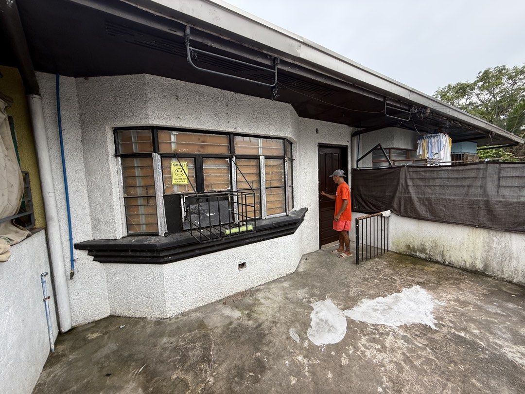 House for Rent - 2 Bedrooms, 1 Bath, Kitchen (Category: Apartments & Condos) located in Bacoor. Submitted by odilio794wd (Listing ID 1463736468, Image 1). Description: Apartment for Rent Unit C Location Villa Ramirez subd Tabon Kawit Cavite Walking distance from main road with overpass One ride away from Sm bacoor, EPZA, PITX 5min Drive away from Cavitex Street parking (Not main road) 2 rooms Laundy area 2 kitchen sink Spacious ₱9900 monthly 2 mo