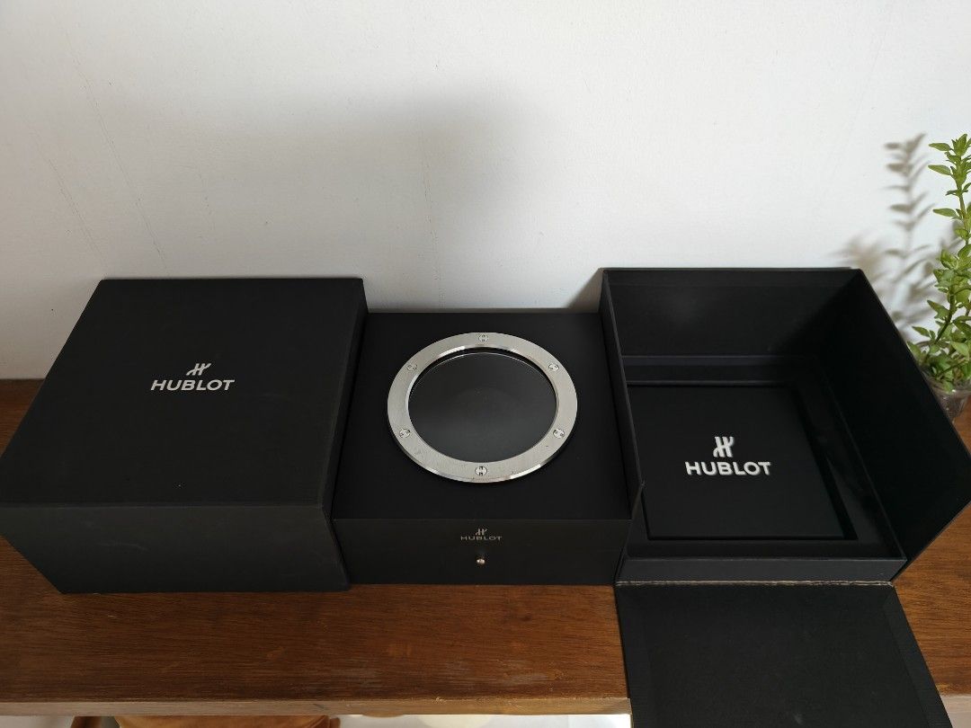 Hublot Big Bang Unico watch box Authentic (Category: Luxury Watches) located in Pasig City. Submitted by peach_fashion (Listing ID 1463668397, Image 3). Description: With signs of storage Dimension approx: 17cm x 18cm x 9cm Pickup only at Greenwoods Executive Village Pasig.