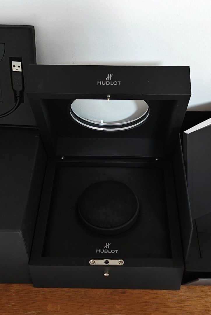 Hublot Big Bang watch box Authentic (Category: Luxury Watches) located in Pasig City. Submitted by peach_fashion (Listing ID 1463667835, Image 2). Description: With signs of storage The card of this watch box is printed right in it's instruction manual. Dimension approx: 17cm x 18cm x 9cm Pickup only at Greenwoods Executive Village Pasig.